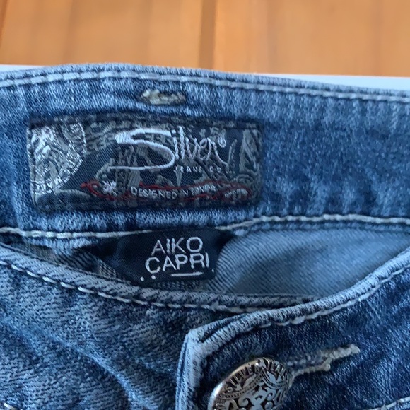 Women’s Silver capris - Picture 4 of 8